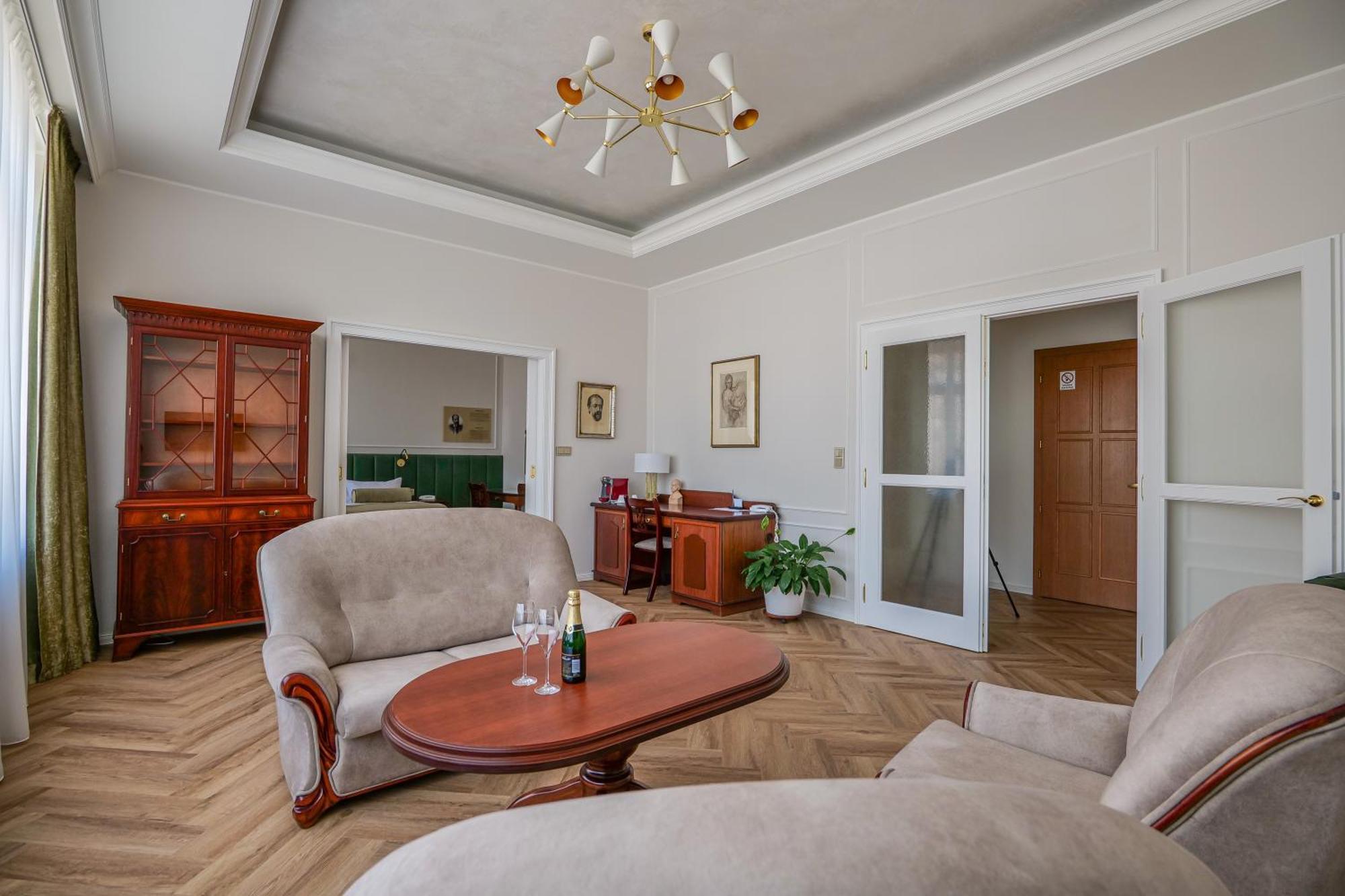 Hotel Zlata Hvezda Litomyšl Екстериор снимка